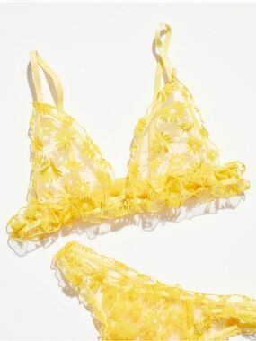 Free People Narcisse Bralette. Yellow. Size Medium ⭐️⭐️⭐️⭐️⭐️💛